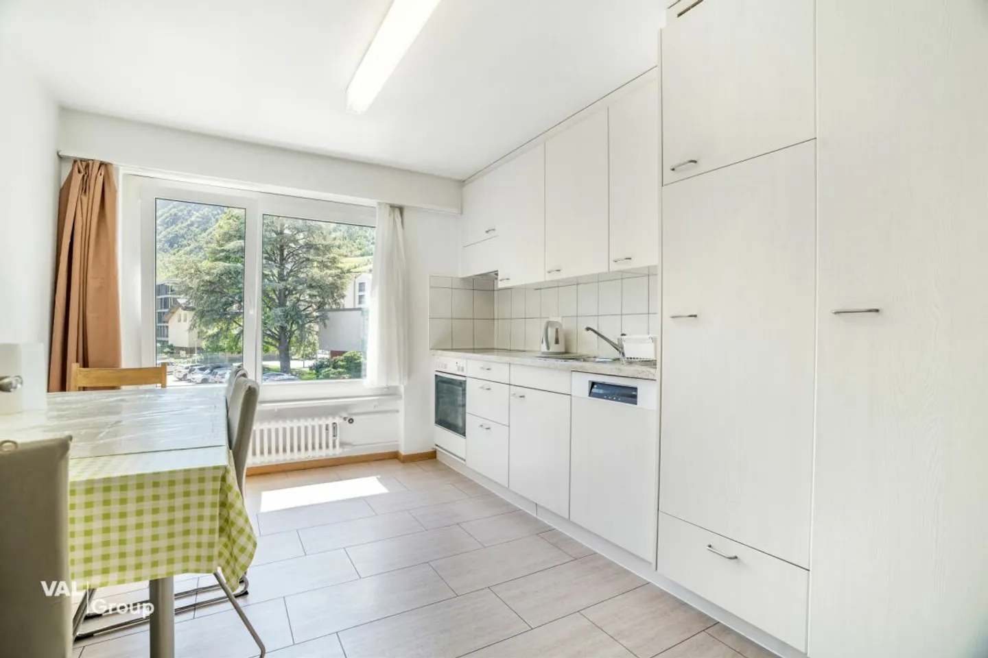 Bright 4.5-room apartment in a top location - only 2 minutes from Visp train station - Photo 4 of 13