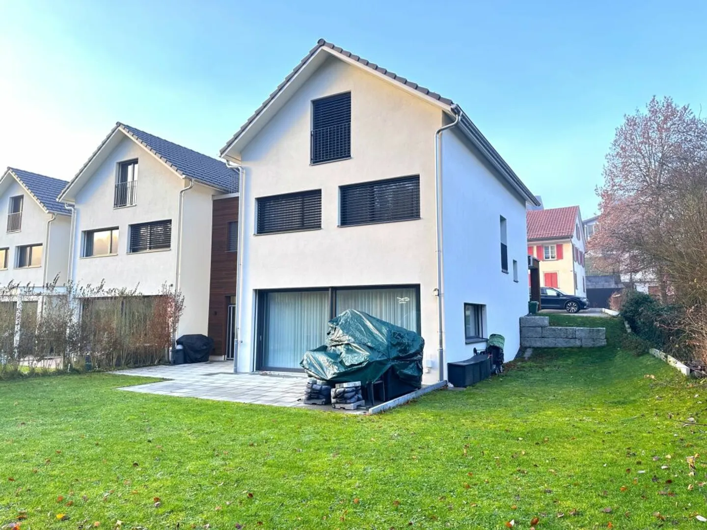 Living on the Edge of the Forest - Modern 5.5-Room Townhouse - Photo 2 of 11