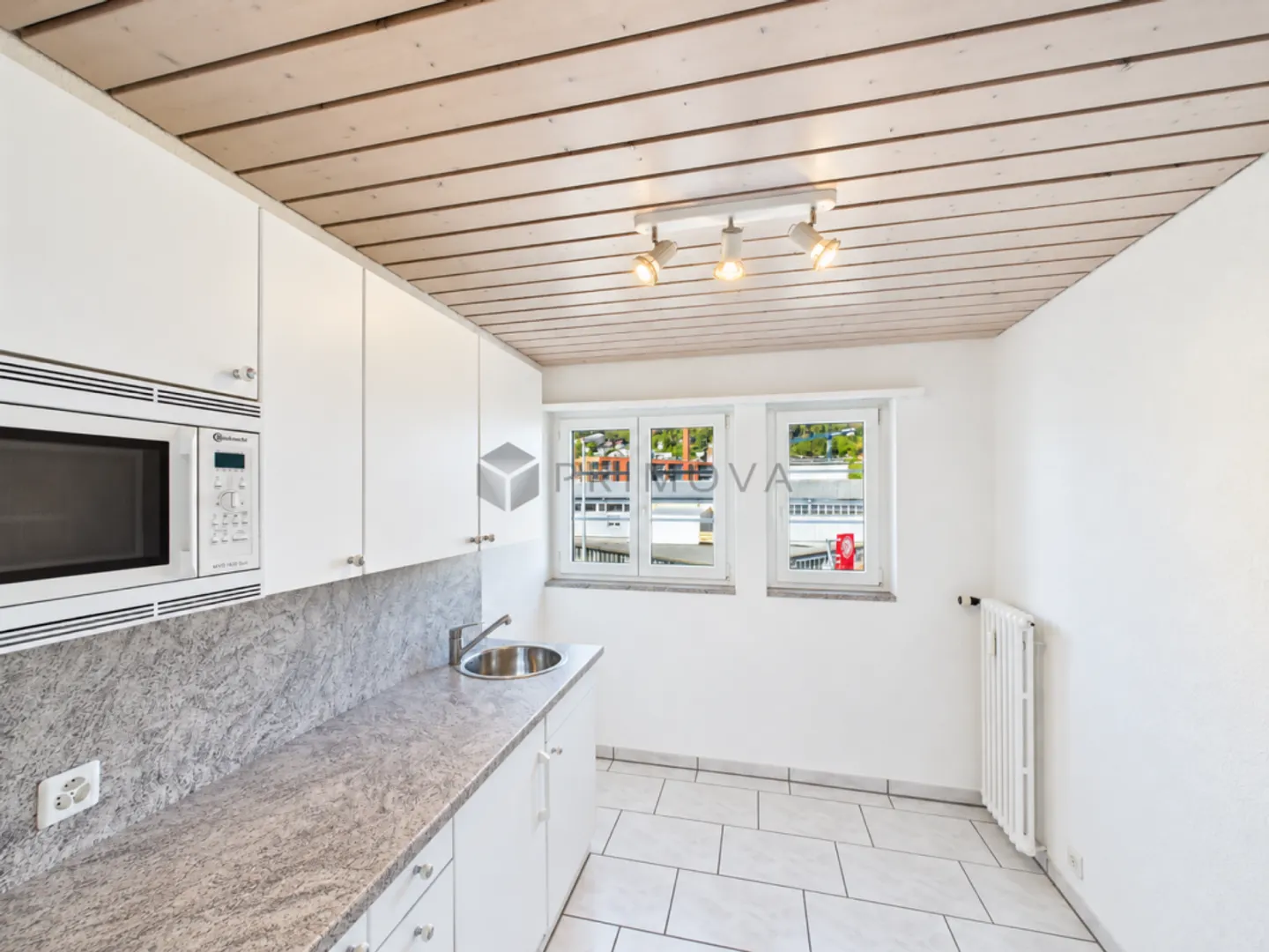 Central living - the Aare just a few steps away - Photo 4 of 9