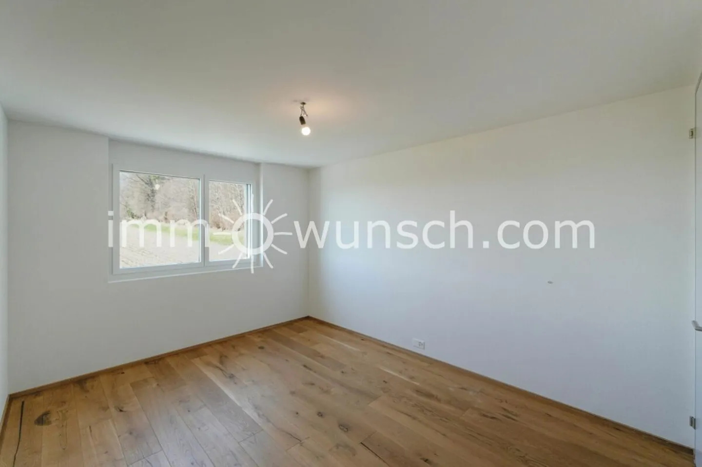 Spacious 3 ½ room condominium with partially glazed balcony and magnificent views of the Valais and Bernese Alps - Photo 7 of 11