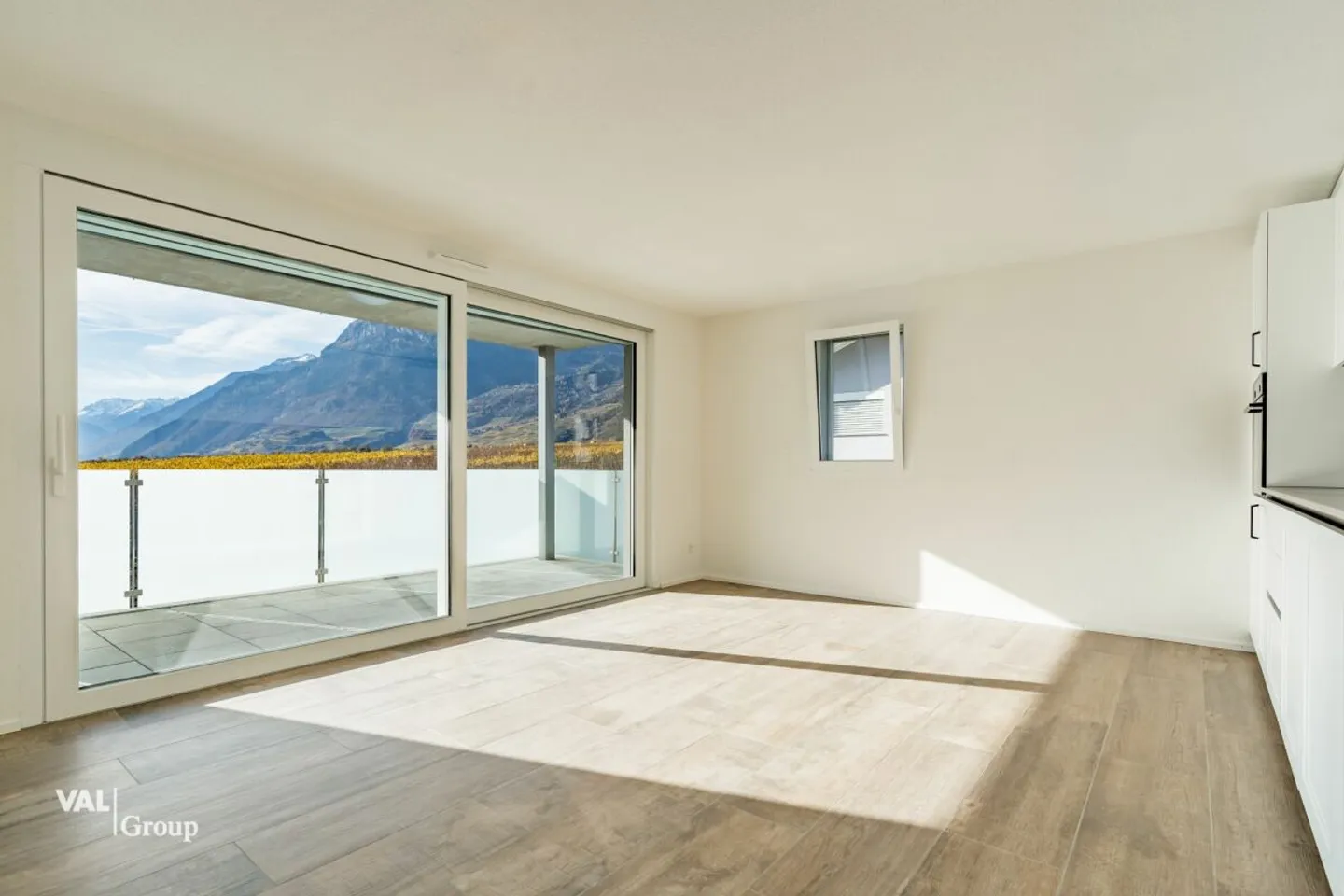 Moderne und helle 2,5 Zimmer mit Balkon, ideal für einen Erstkauf - Foto 1 von 9