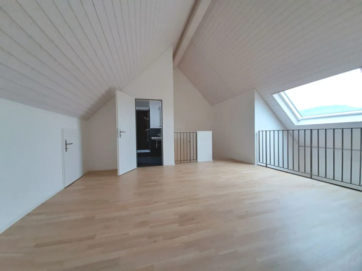 Modern 5.5-room maisonette apartment in a central location - Photo 6 of 13