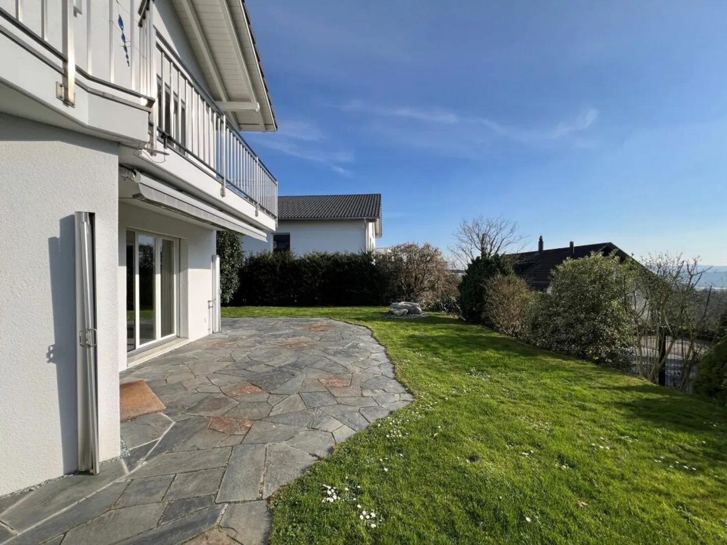 Charmantes Familienhaus mit Garten - Foto 4 von 13