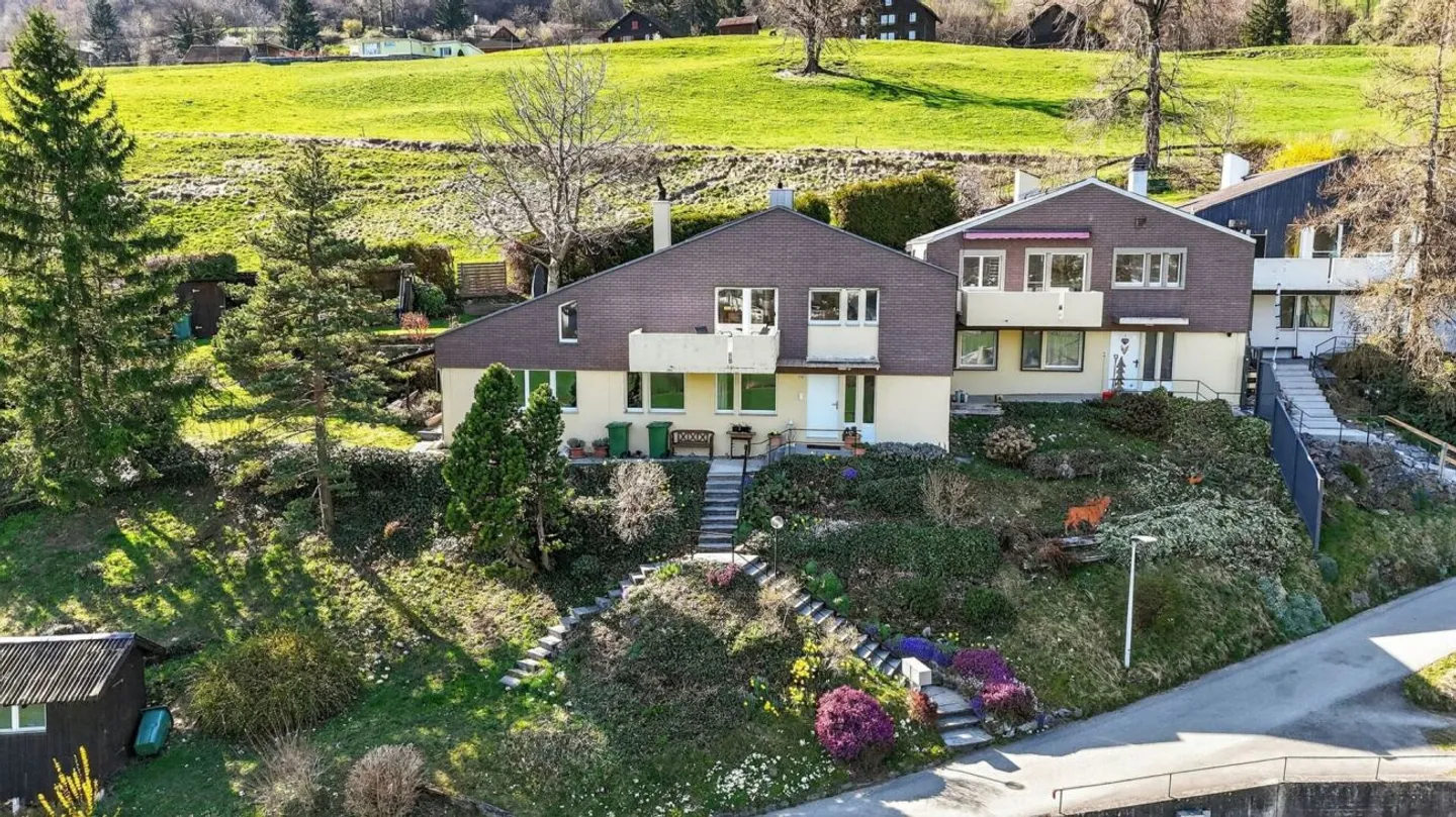 Einfamilienhaus mit Einliegerwohnung an idyllischer Lage mit herrlicher Aussicht - Foto 1 von 12