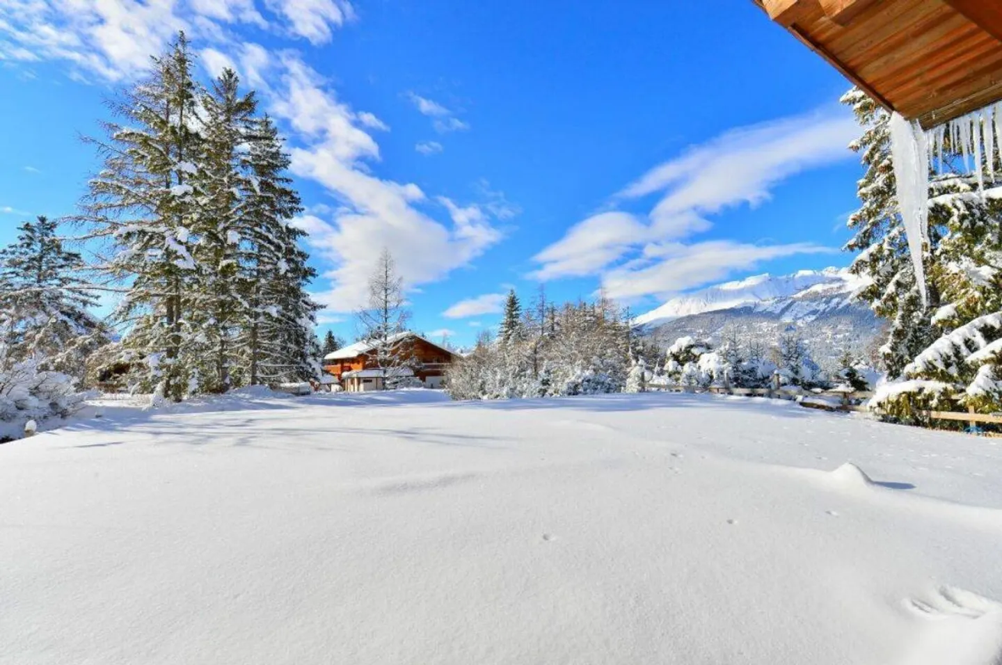 Chalet 8.5 rooms in Crans-Montana - Photo 1 of 5