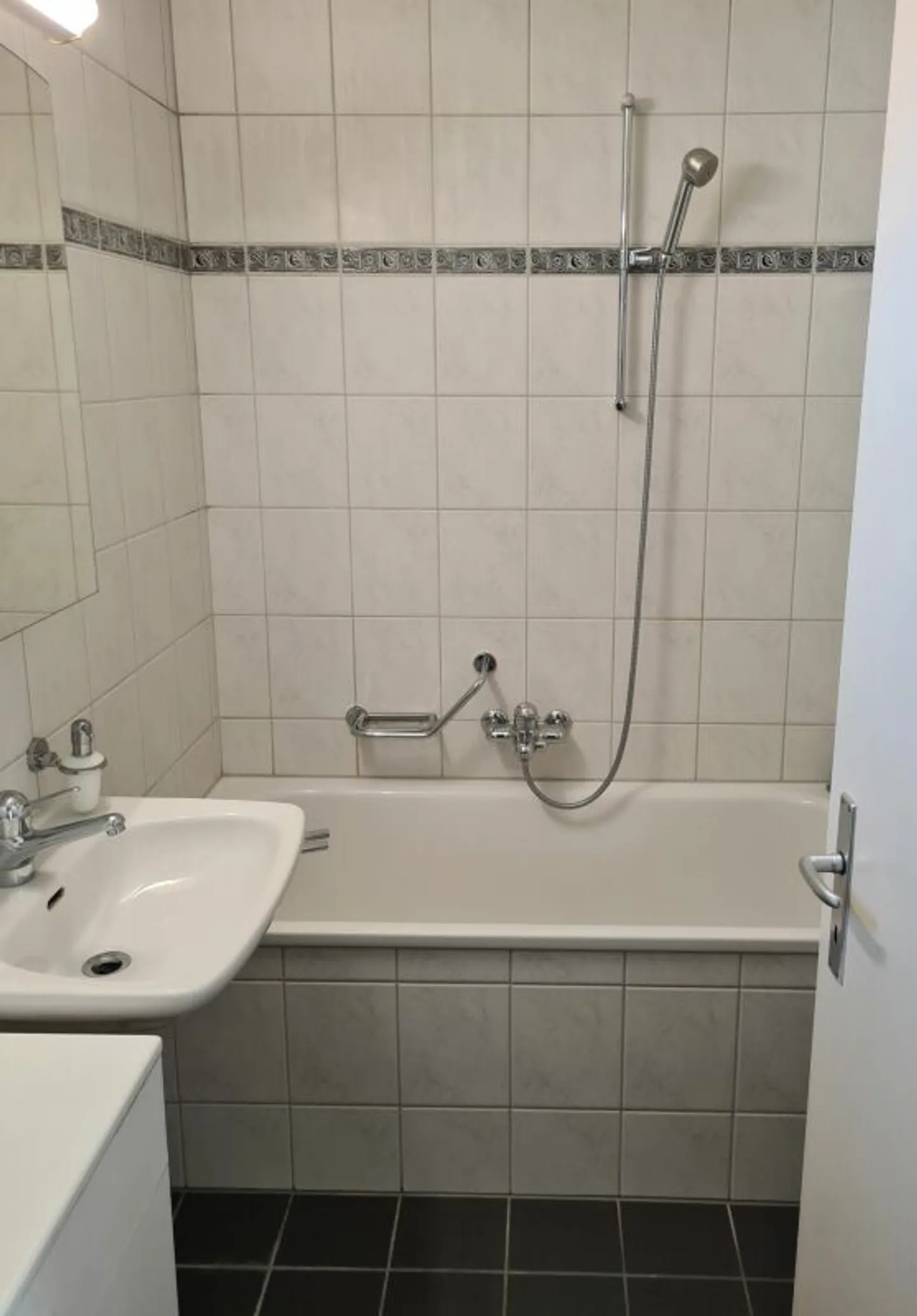 Situato in posizione centrale, ideale per single e pendolari - Foto 5 di 8