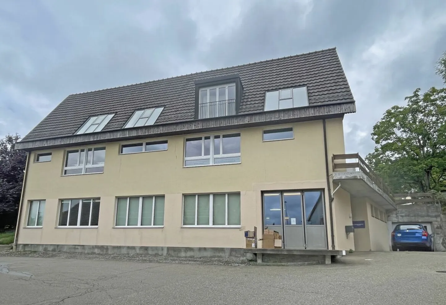 Bâtiment résidentiel et commercial attrayant dans un bon emplacement - Photo 1 sur 13