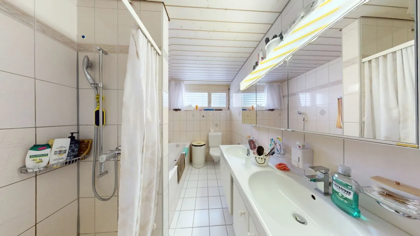 Exklusives 6.5-Zimmer-Doppeleinfamilienhaus mit sonnigem Wintergarten und viel Wohnkomfort - Photo 12 of 13