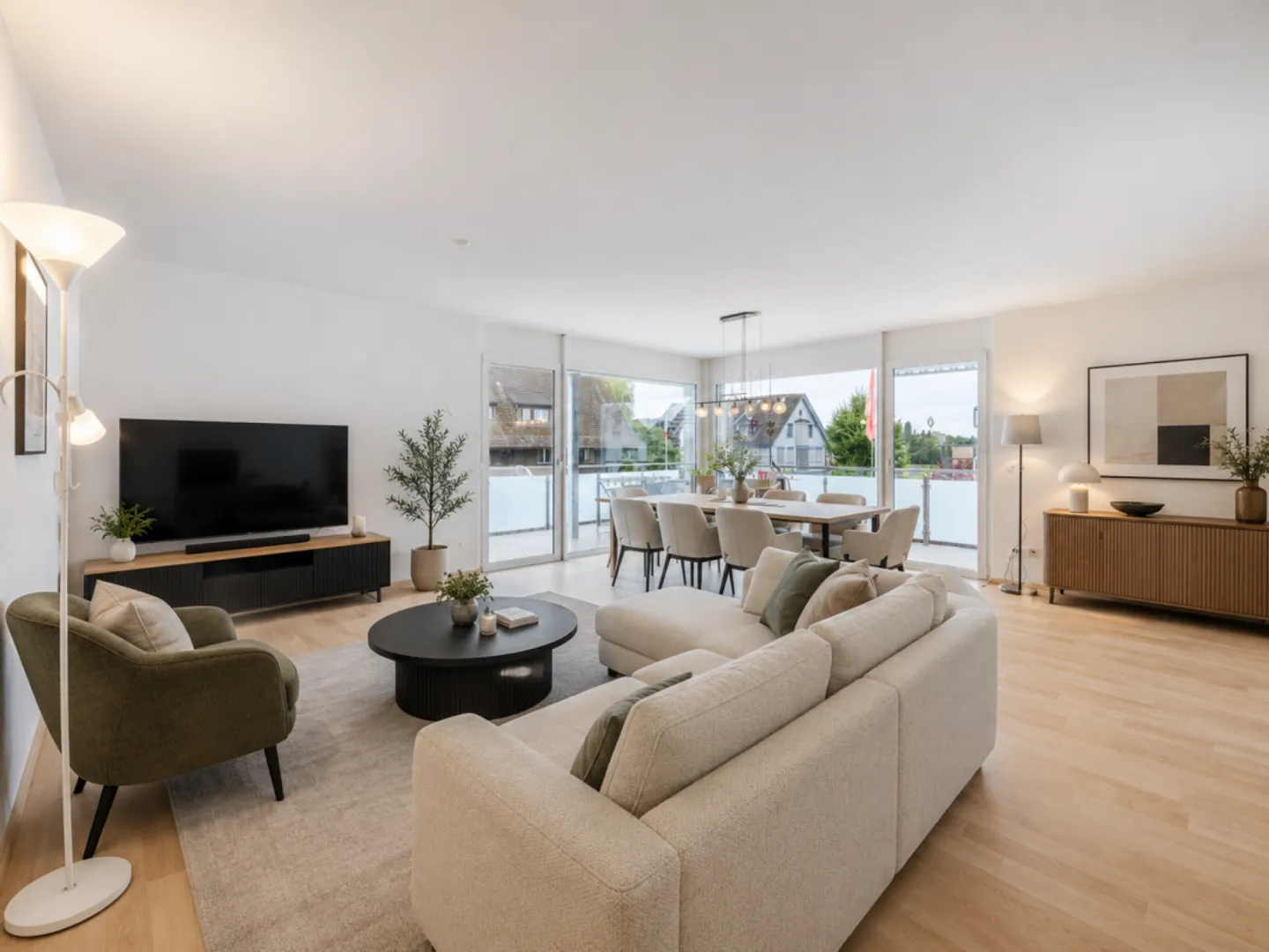 Geräumige Wohnung mit Terrasse - Foto 1 von 12