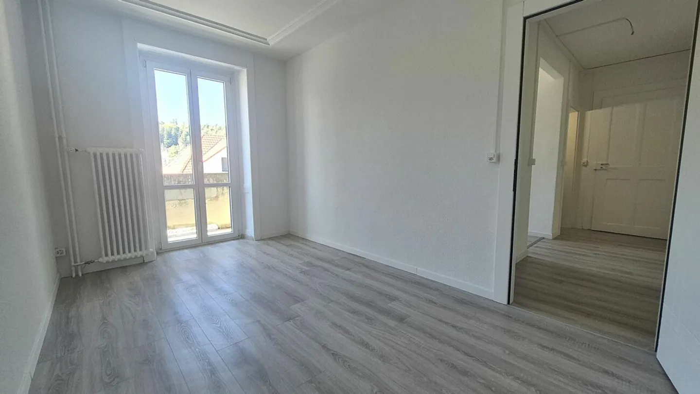 Wunderschöne 3-Zimmer-Wohnung vollständig renoviert mit Balkon - Le Locle - Foto 11 von 13
