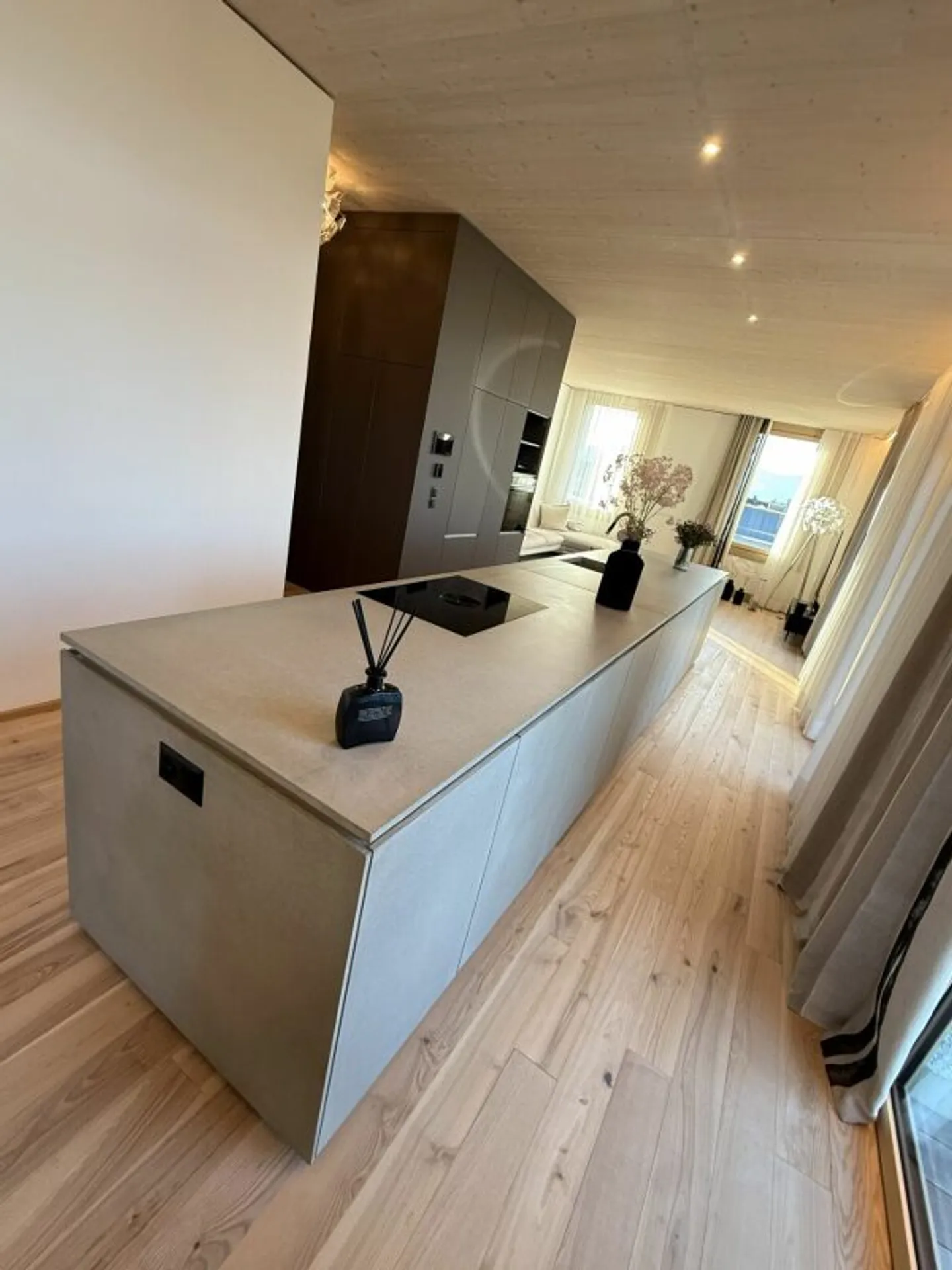 Modern and spacious 3.5-room penthouse apartment in a central residential location - Photo 11 of 13