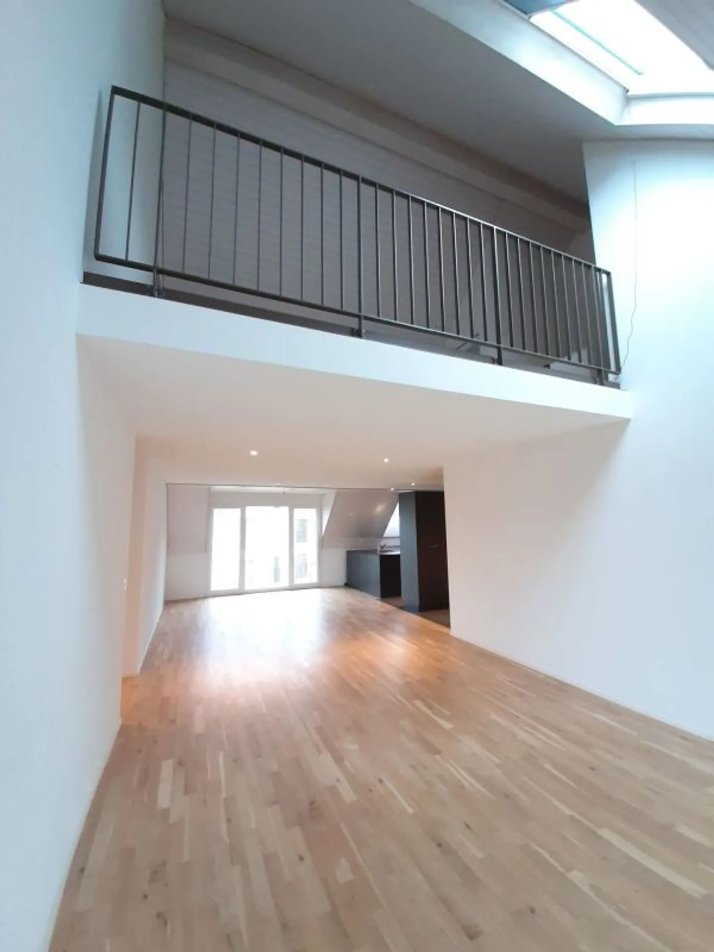 Modern 5.5-room maisonette apartment in a central location - Photo 2 of 13