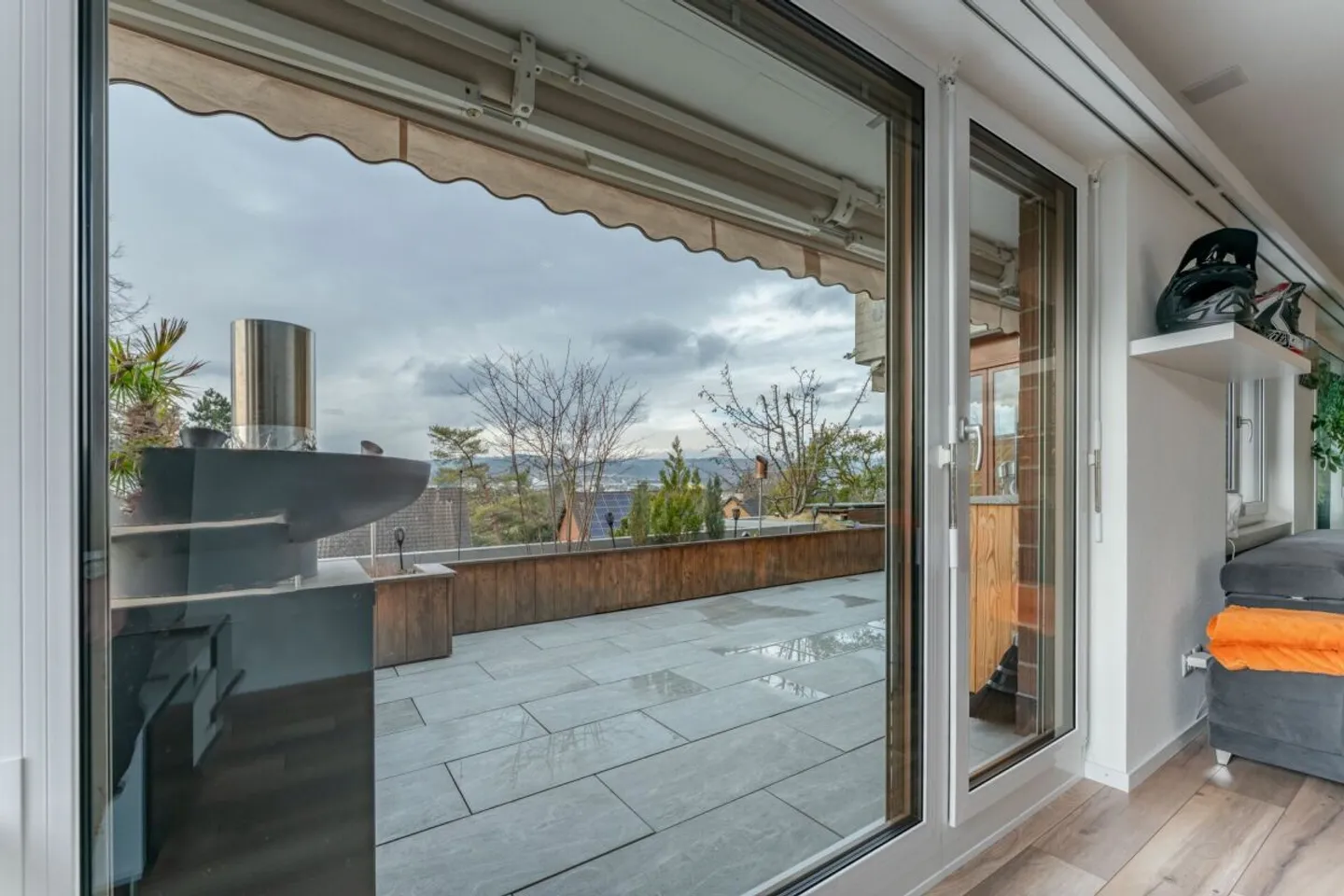 154 m² sur un niveau | 28 m² de terrasse avec jacuzzi | rénové en 2021 | Liestal - Photo 8 sur 13