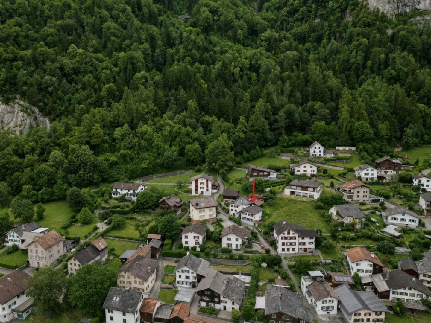Freistehendes Einfamilienhaus an ruhiger und zentraler Lage in Näfels, Gemeinde Glarus Nord - Foto 2 di 12