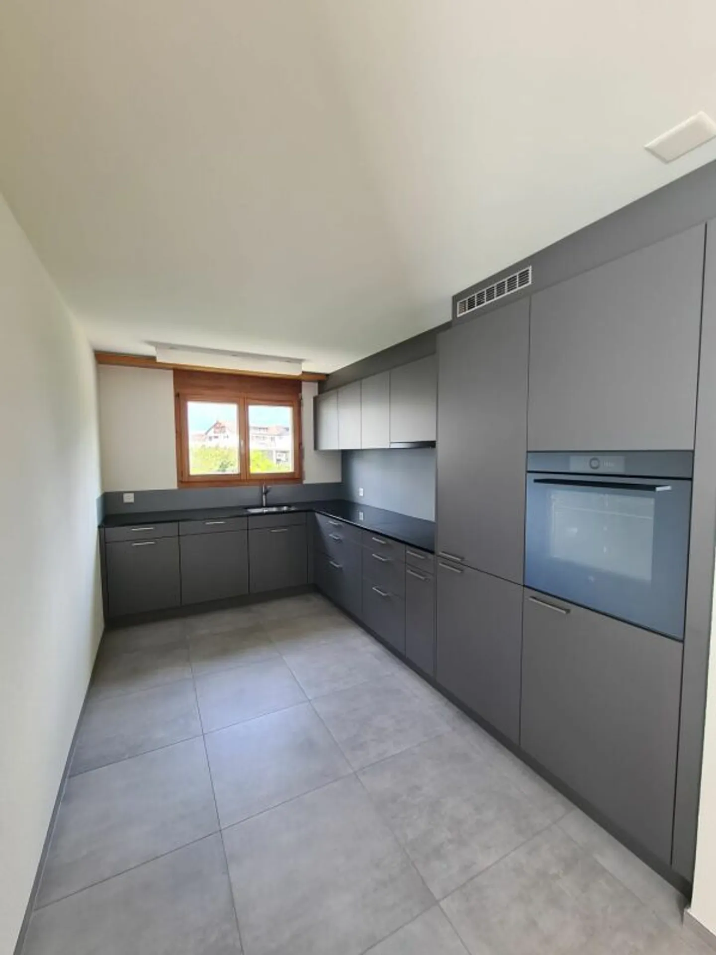 Appartamento attraente di 3,5 stanze in uno sviluppo tranquillo - Foto 1 di 8