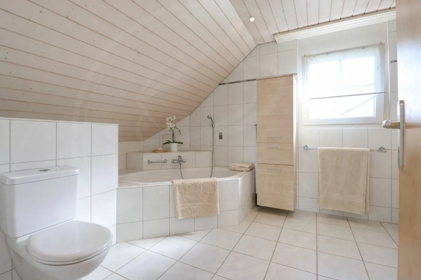 Detached 5½-room single-family house with garden and 2 underground parking spaces - Photo 10 of 12