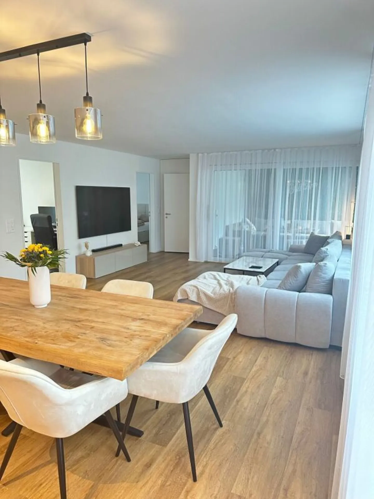 Dream Home in Prime Location: 3.5-Room Apartment in the Heart of Root - Photo 4 of 10