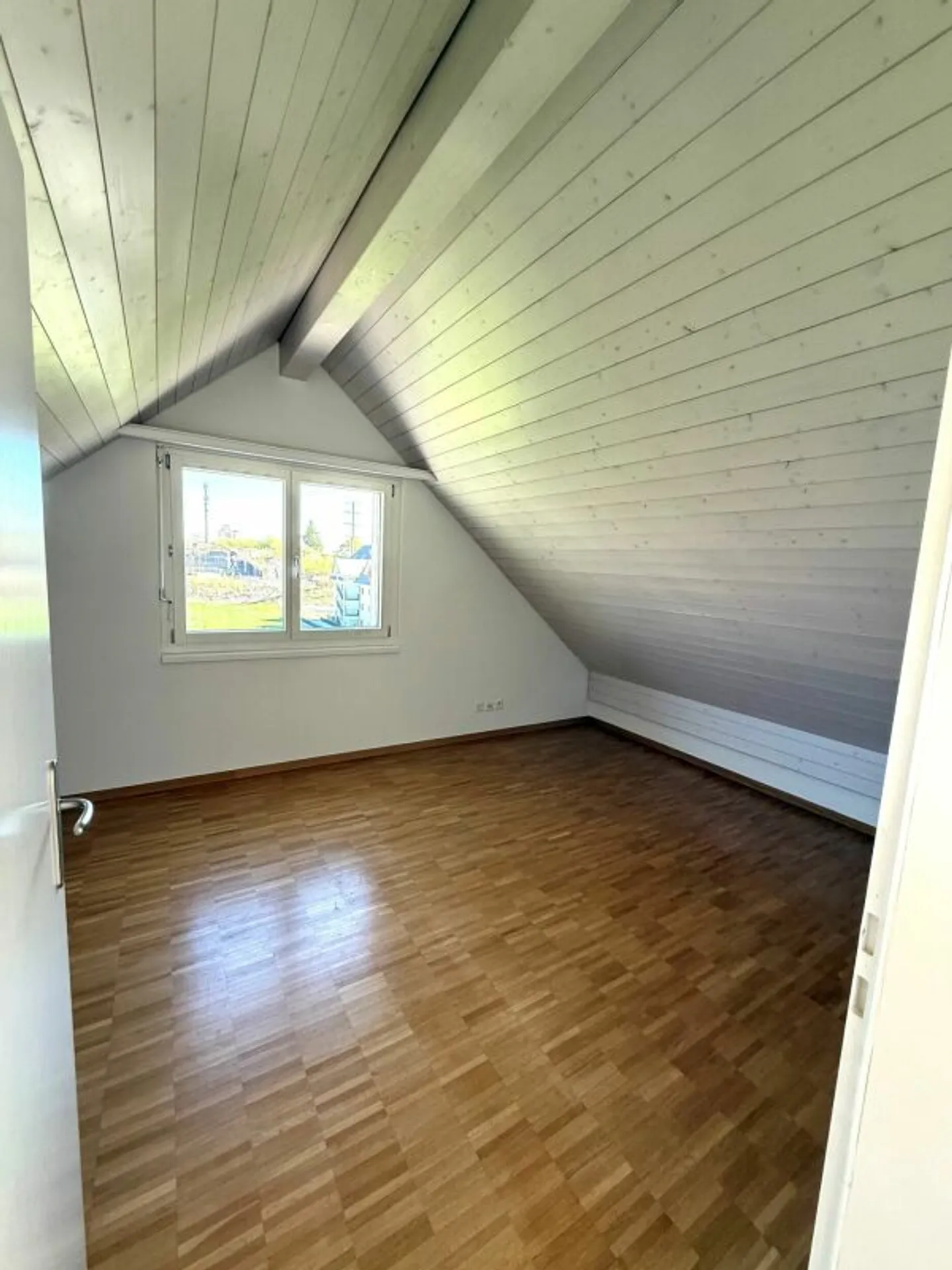 Appartamento duplex di 4,5 stanze in una posizione tranquilla e centrale - Foto 12 di 13