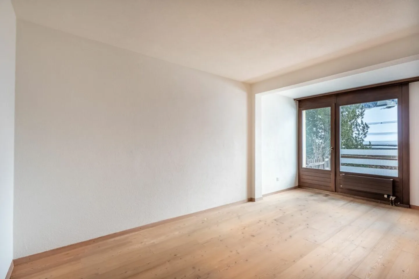 Appartement exclusif de 4,5 pièces dans un emplacement privilégié et calme à La Punt Chamues-ch - Photo 4 sur 13