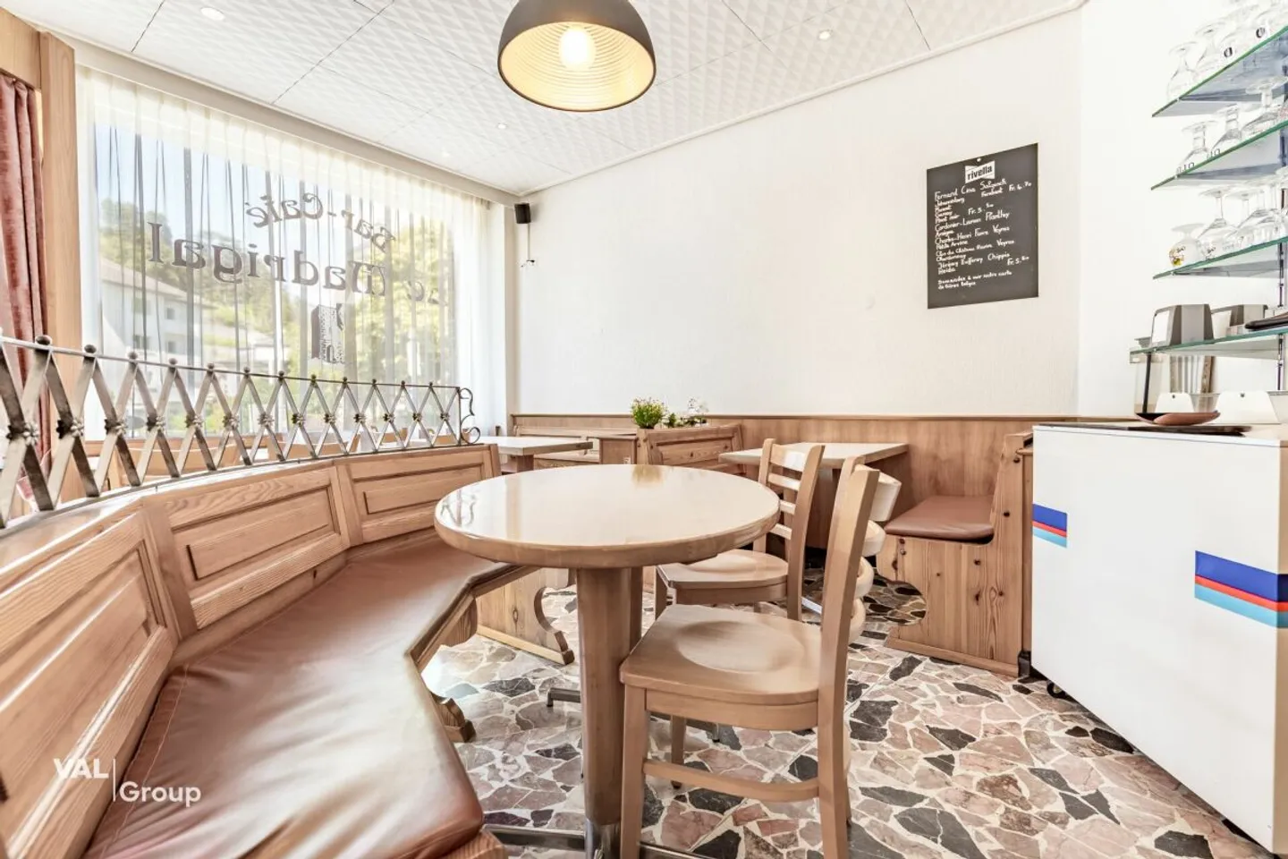 Bar-café avec terrasse, prêt à reprendre ! - Foto 4 von 9