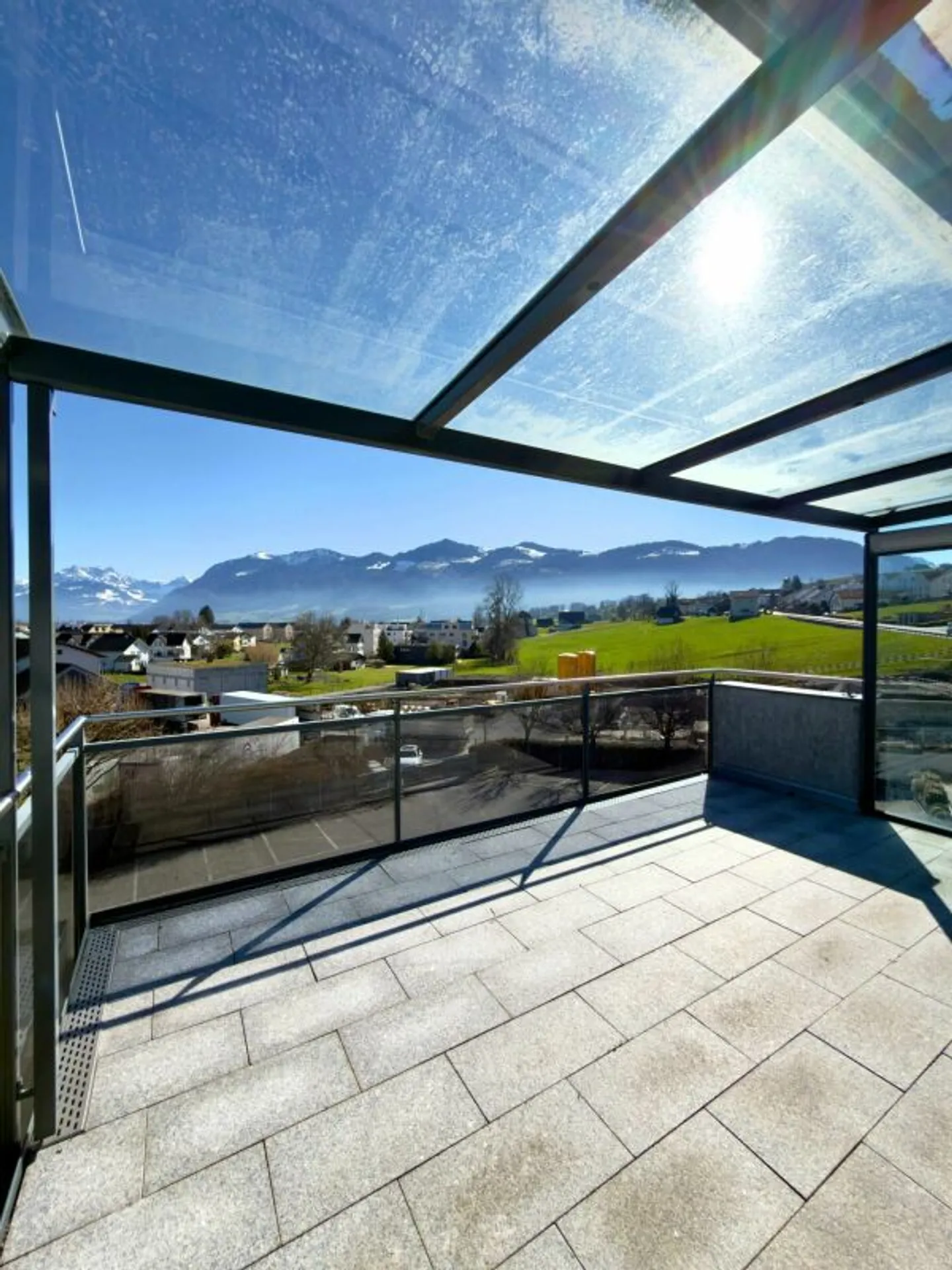 Appartamento mansardato di 4,5 stanze a Tuggen - Foto 9 di 12