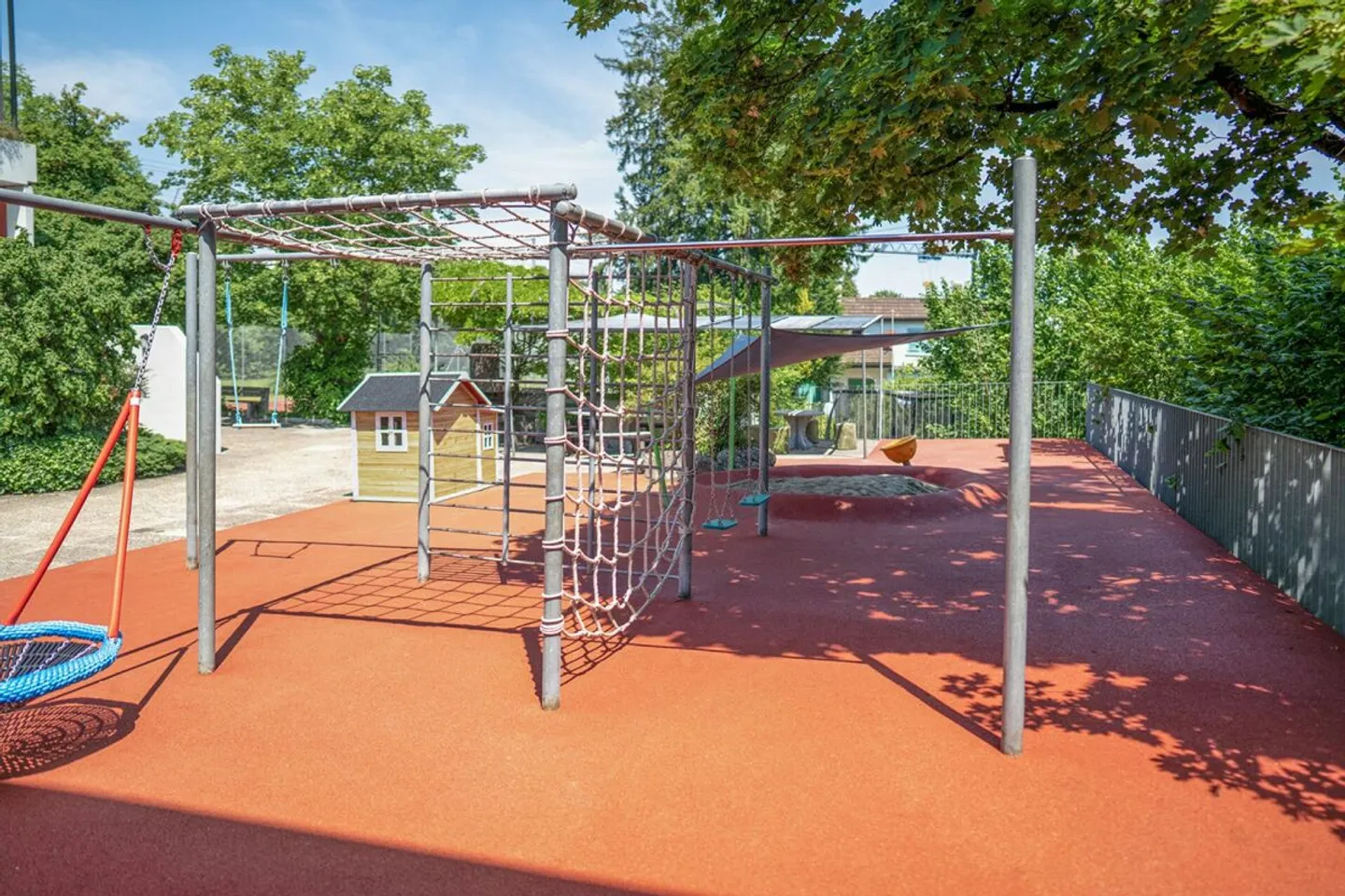 Appartamento duplex di 5.5 locali con vista da sogno, piscina esterna e campo da tennis - Foto 13 di 13