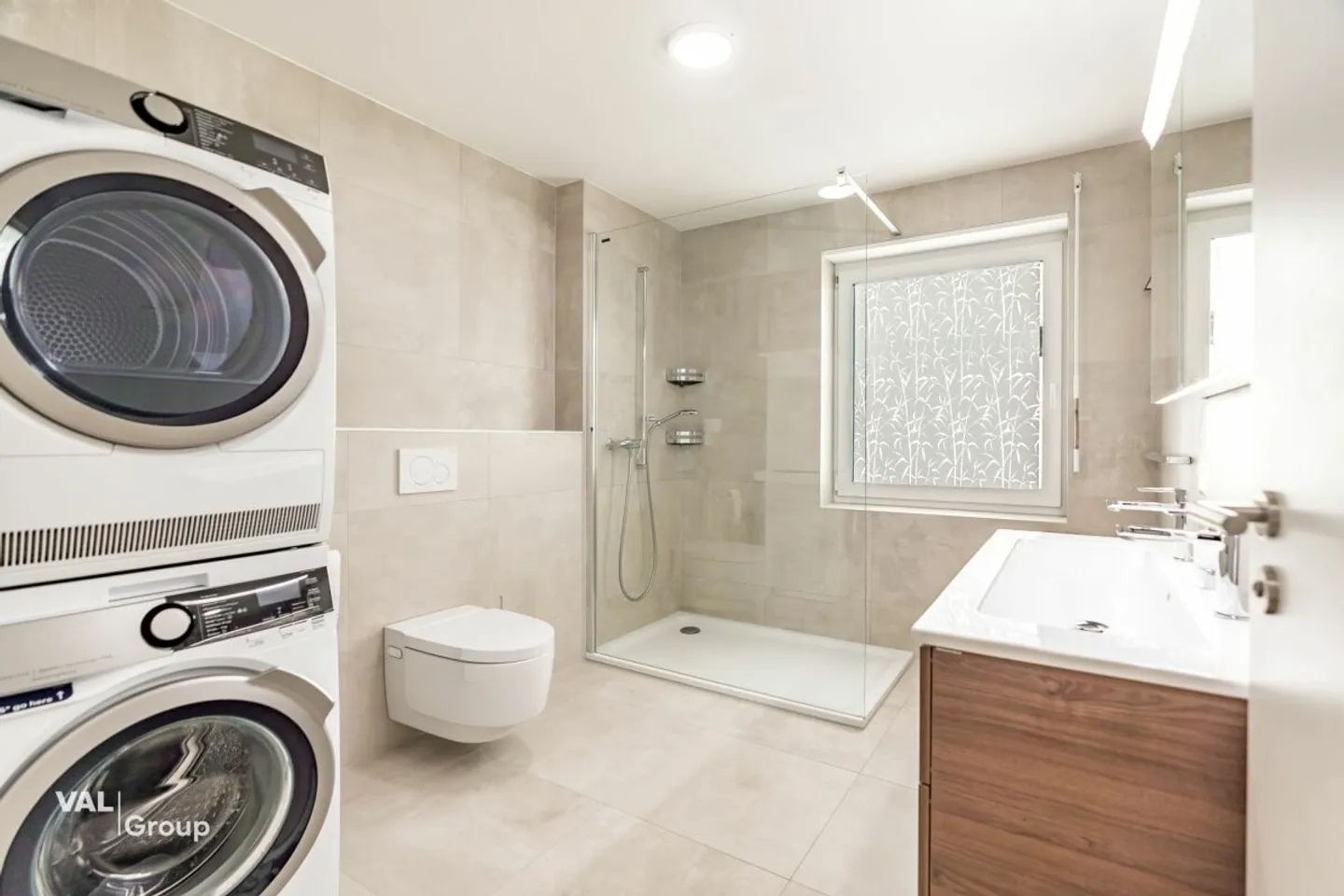 Exclusive 5.5-room apartment with single-family home character - prime location - Photo 10 of 13