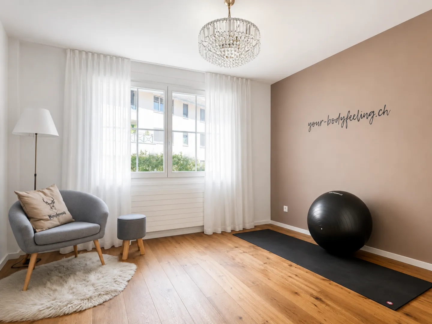 Traumhafte 6.5-Zimmer-Gartenwohnung in Reichenburg SZ - Photo 8 of 13