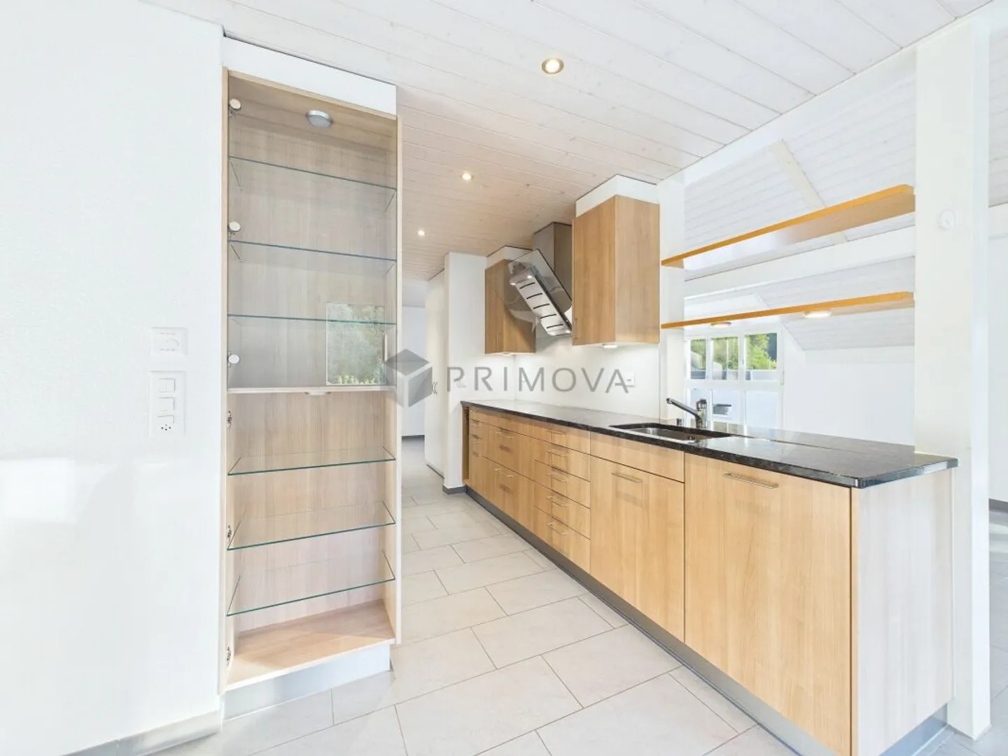 Spacious living in the attic - Photo 2 of 13