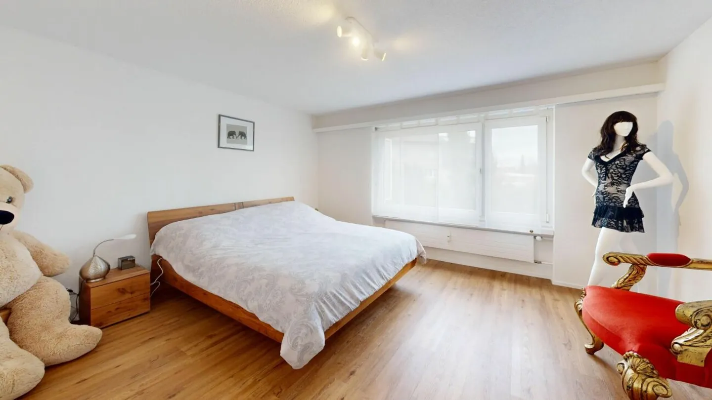 Appartamento attraente di 4,5 stanze con balcone e garage sotterraneo - Foto 6 di 13