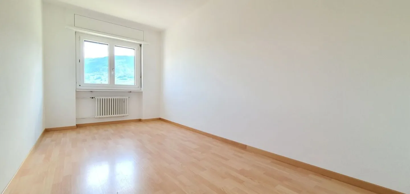 preiswerte 4.0-Zimmerwohnung mit Balkon in ruhiger Lage - Foto 2 von 8