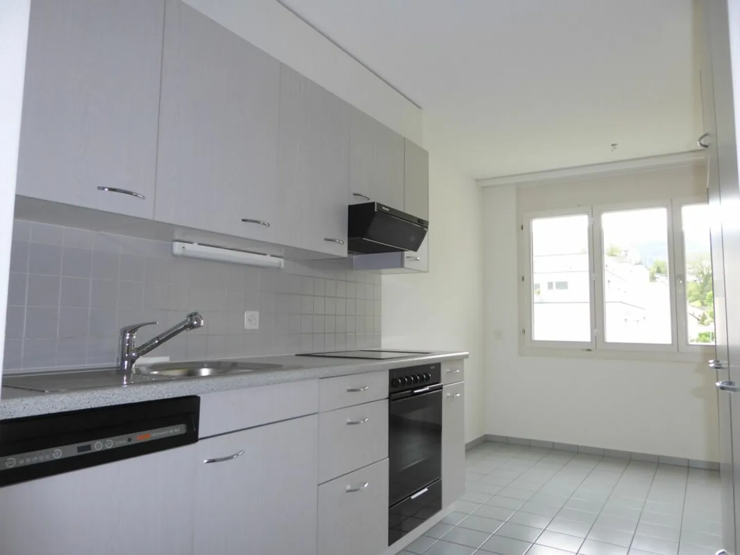 Attractive living in a quiet and central location - Photo 4 of 13