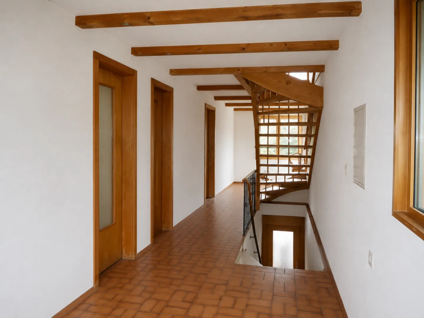 freistehendes Zweifamilienhaus mit Garagen und grosszügigem Umschwung - Foto 13 di 13