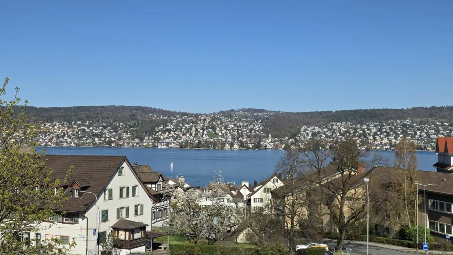 Appartamento attico con vista sul lago e sulla montagna a Rüschlikon - Foto 1 di 13