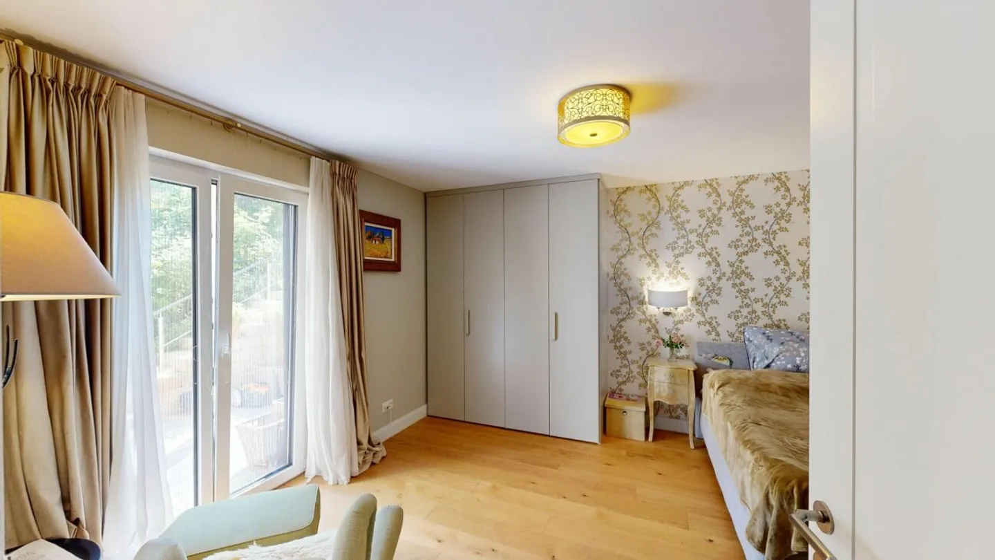 Classic Contemporary Living - Stylish 9.5-Room Single-Family Home with Private Garden, Swimspa & Smart Home in Veltheim - Photo 9 of 13