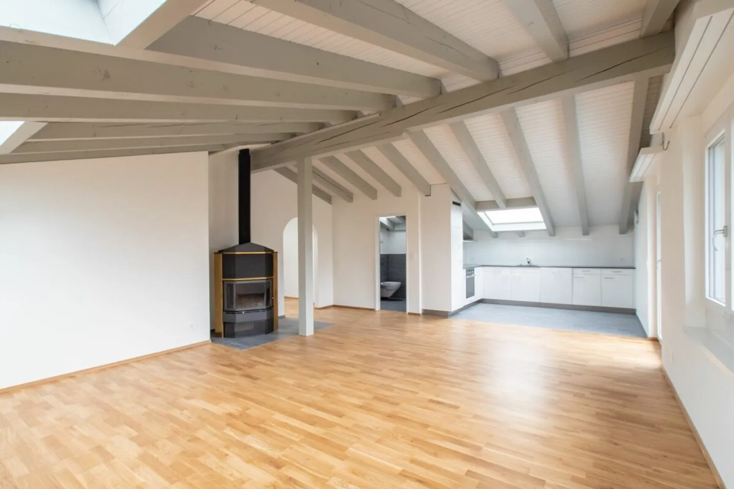 Grosszügige 3.5-Zimmer Attique - Foto 1 von 11