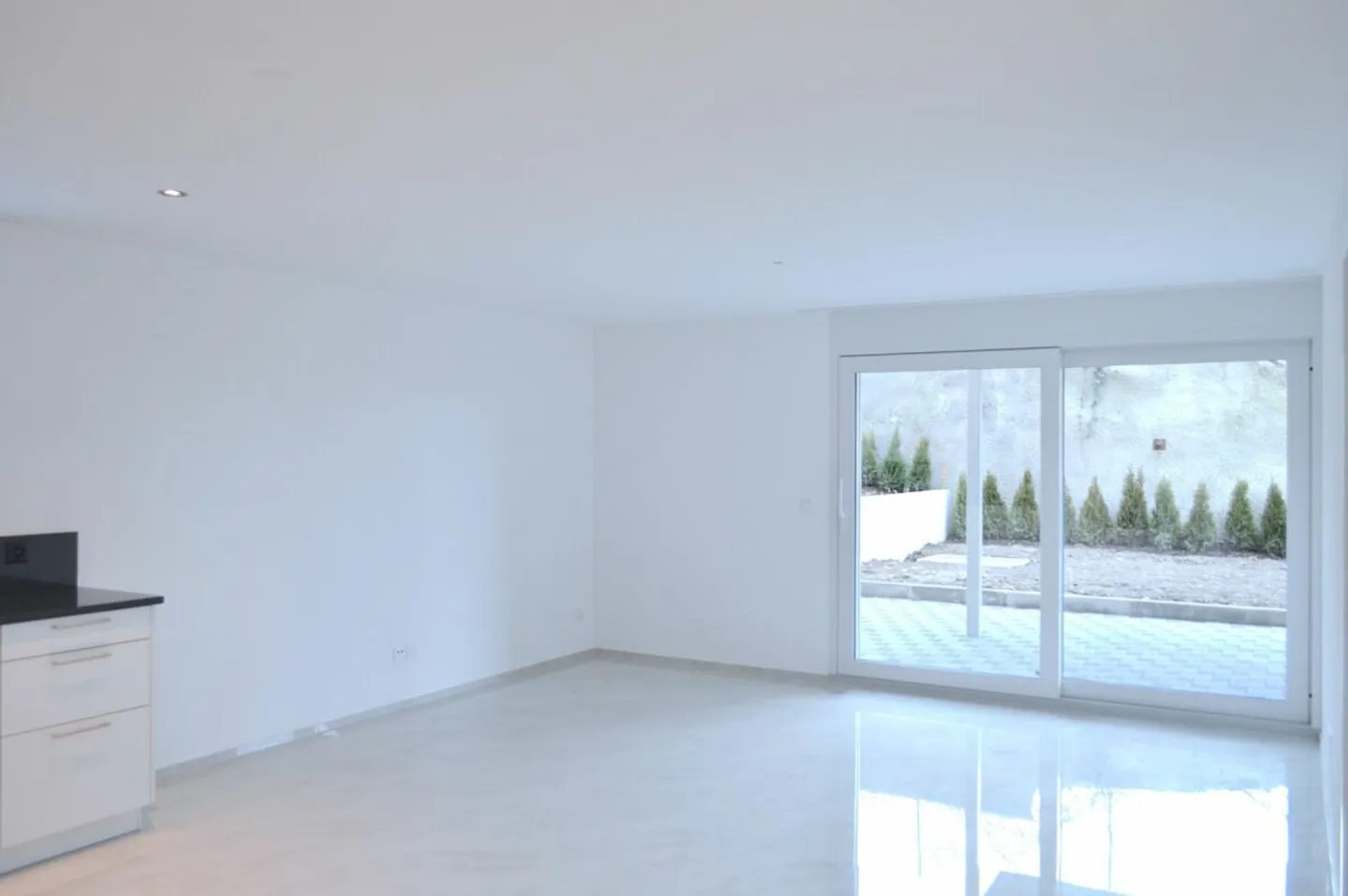 APPARTAMENTO CON GIARDINO DI TENDENZA CON AREA SALOTTO COPERTA - Foto 5 di 8