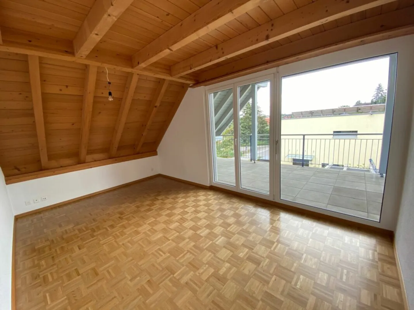 Luminoso appartamento familiare di 4,5 locali in affitto nel centro di Kerzers - Foto 3 di 5