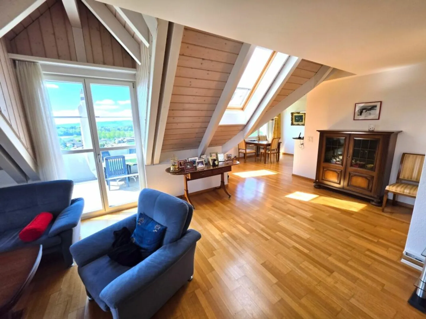 Appartamento mansardato con vista meravigliosa, in una posizione tranquilla e adatta ai bambini! - Foto 7 di 13