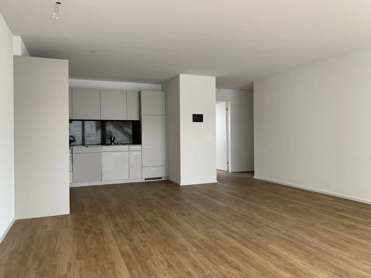 Charmante 2.5 Zimmer Wohnung - Foto 2 von 8