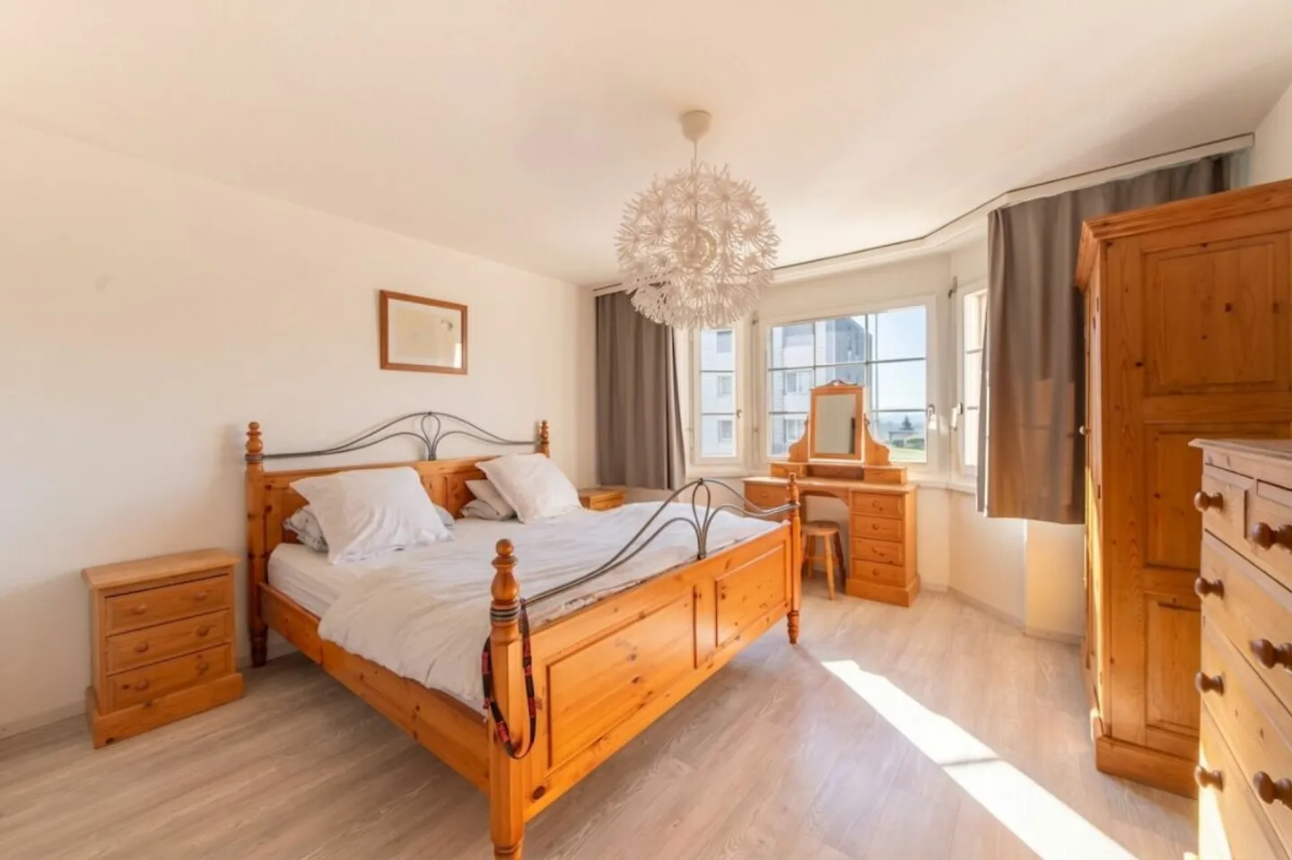 Appartement en rez-de-chaussée lumineux de 5,5 pièces avec beaucoup de confort de vie - Photo 10 sur 13