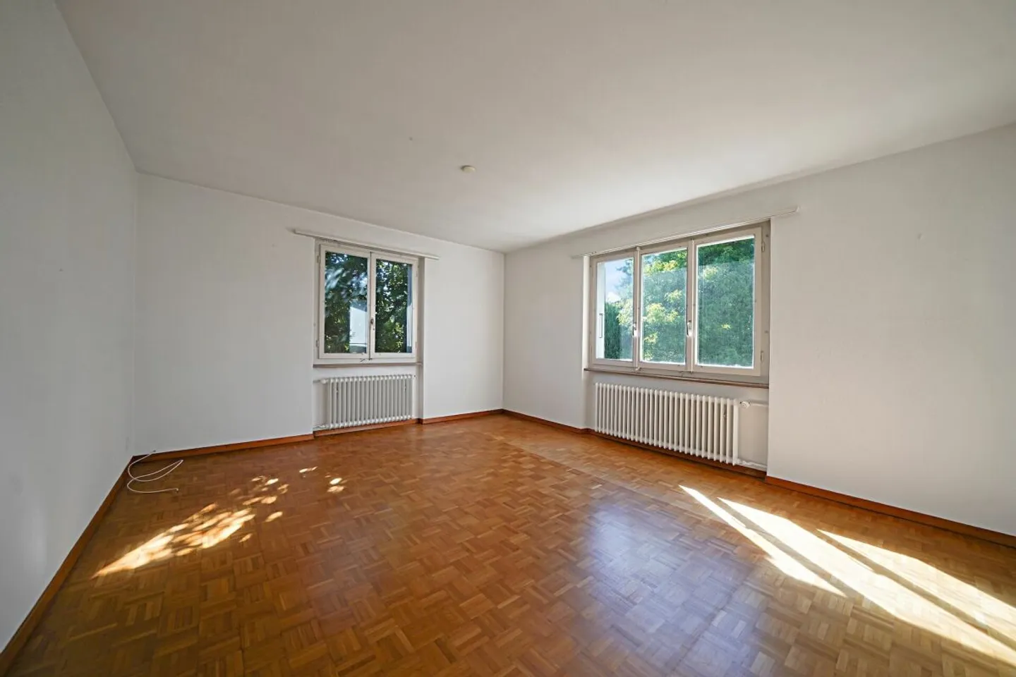 Freistehendes 5-Zimmer Einfamilienhaus an toller Lage in Meikirch - Foto 4 von 13