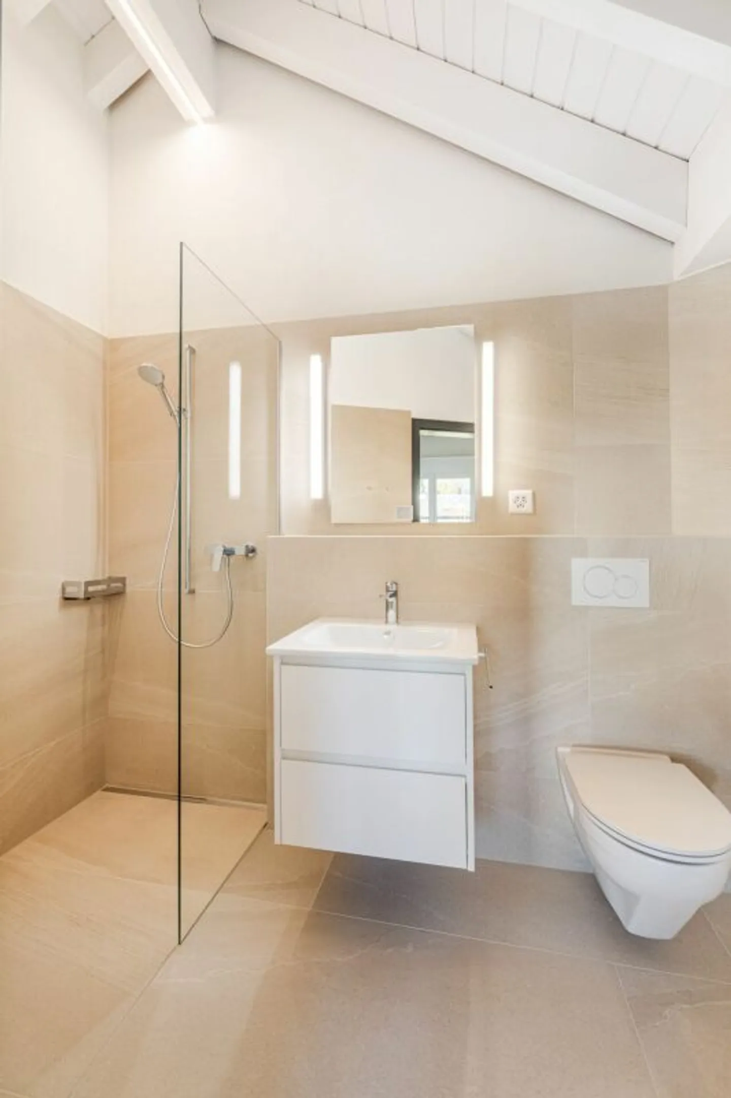 Exclusive, modern and with breathtaking views of the Säntis: 6.5-room maisonette attic dream with private roof terrace - Photo 13 of 13