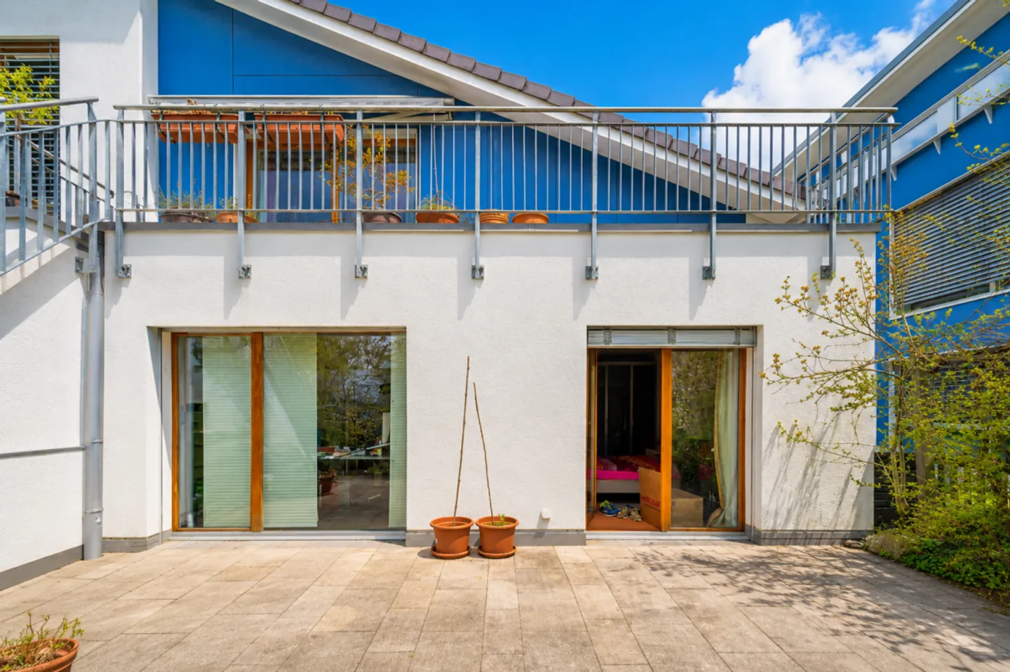 Casa a schiera architettonica con spazio, luce e privacy a Gockhausen - Foto 6 di 13