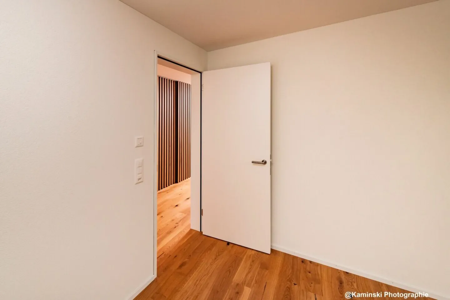 Appartamento giardino 4,5 locali elegante in costruzione ibrida in legno nobile - Foto 8 di 13
