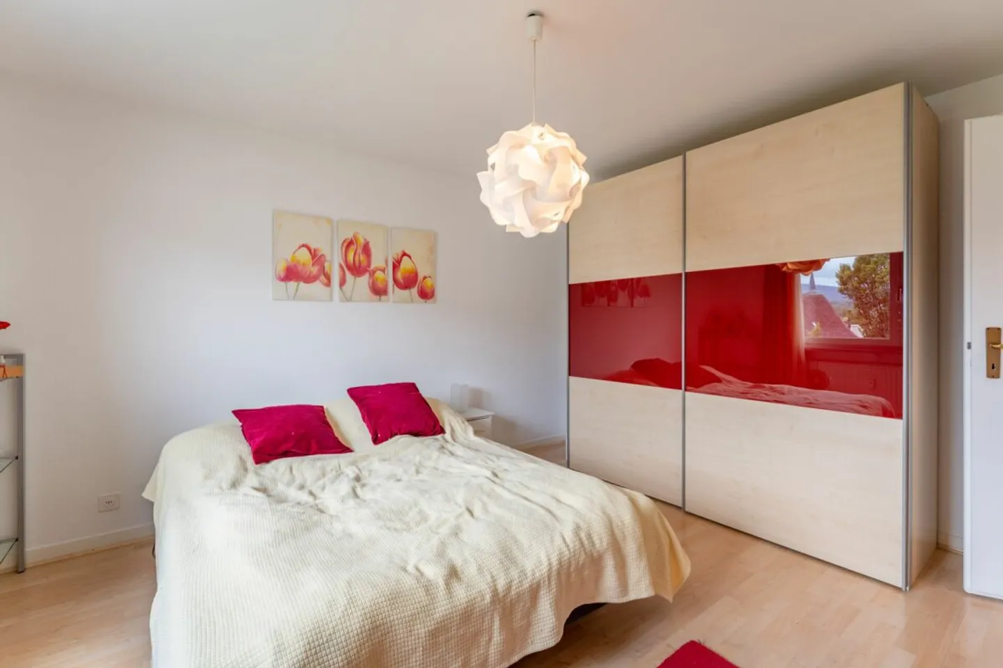 Four spacious rooms at a great price! - Photo 3 of 5