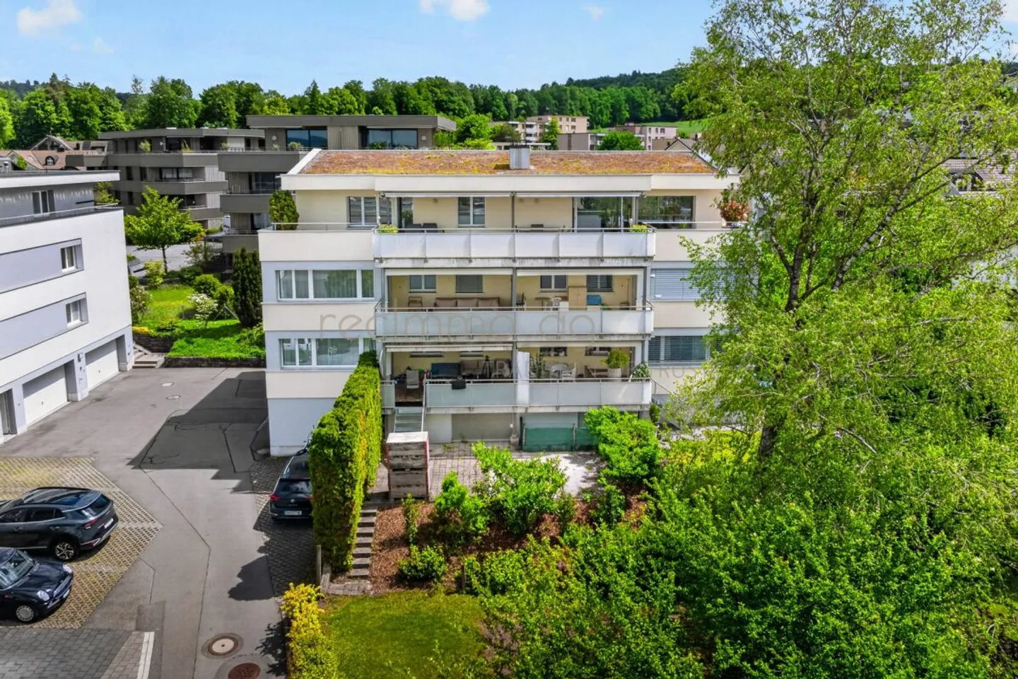 Charmant appartement de 4,5 pièces avec grande terrasse, part de jardin et vue dégagée - Photo 12 sur 12