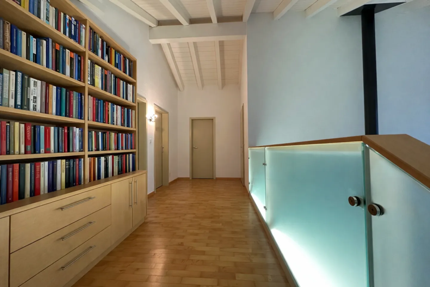 Single-family house with lake view - Photo 5 of 9