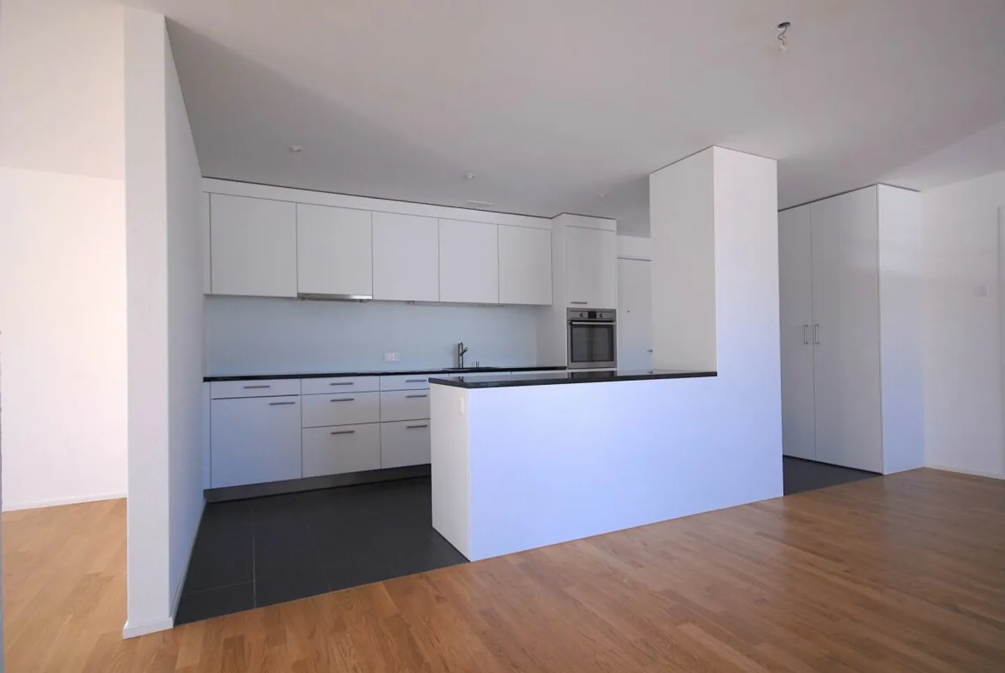 Grosszügige 2.5-Zimmer Wohnung - Foto 3 von 11