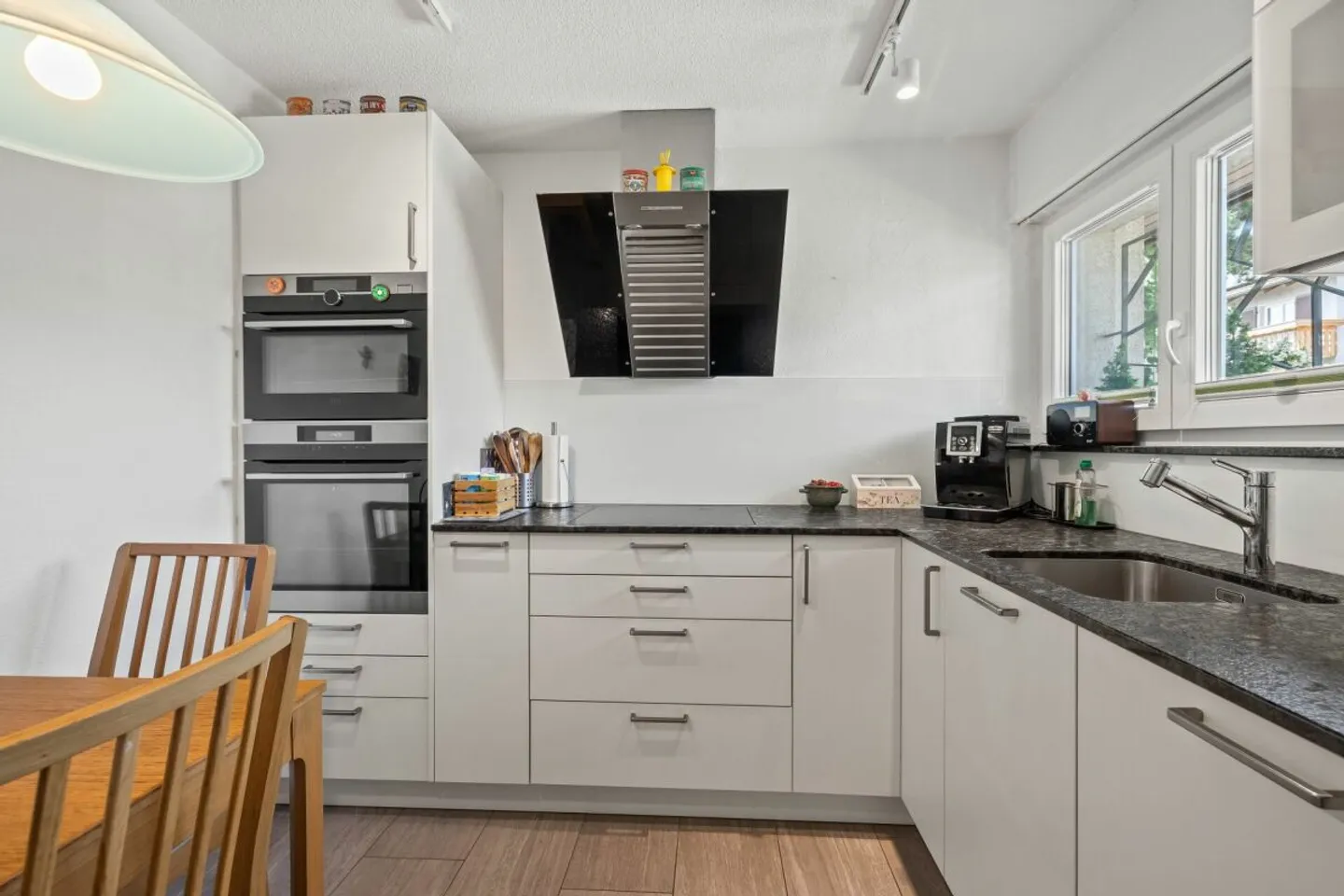 Maison bifamiliale bien entretenue avec charme, rendement et liberté - Photo 3 sur 13